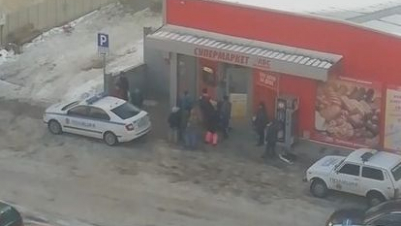 Ужасяваща гледка смрази минувачите пред магазин в Силистра СНИМКА 