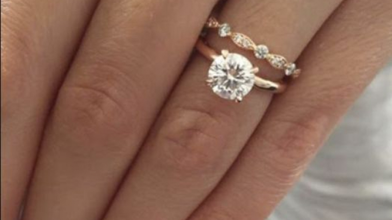 Момиче постна СНИМКА на годежния си пръстен и съжали жестоко 