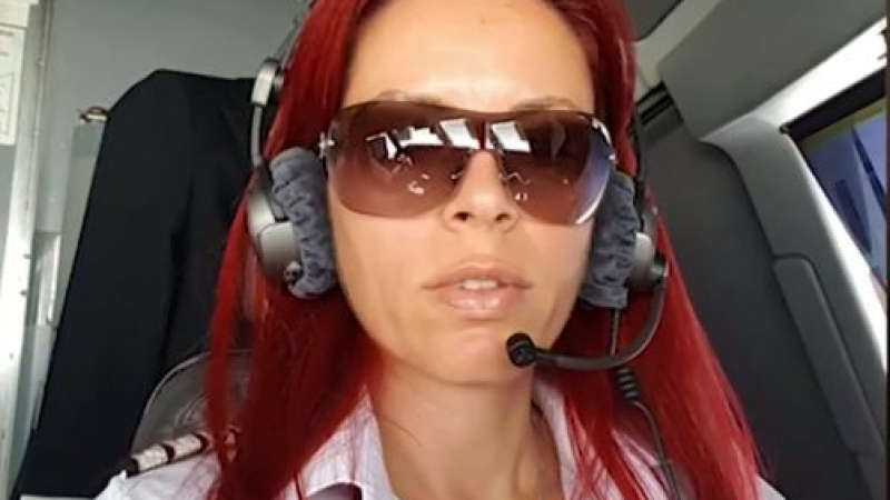 Красива българка и майка на 3 деца приземи самолет на „Хийтроу” ВИДЕО