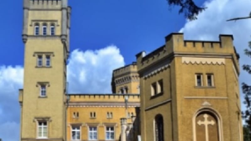Замъкът в Полша, където се ширят бивши проститутки