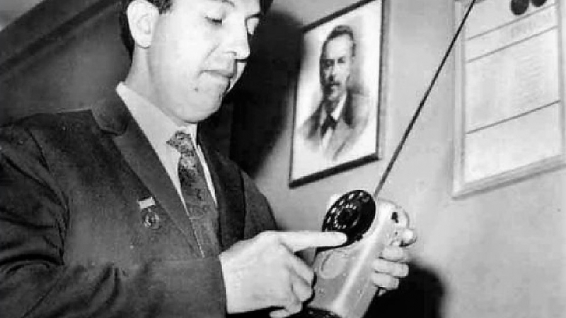 Историята на първия български мобилен телефон, направен през 1965-а