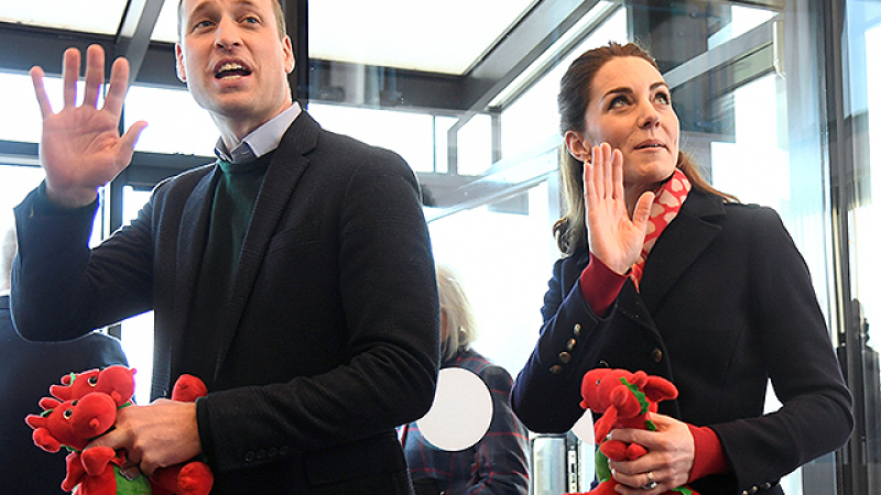 Кейт Мидълтън и принц Уилям се оттеглят от кралските си задължения СНИМКИ