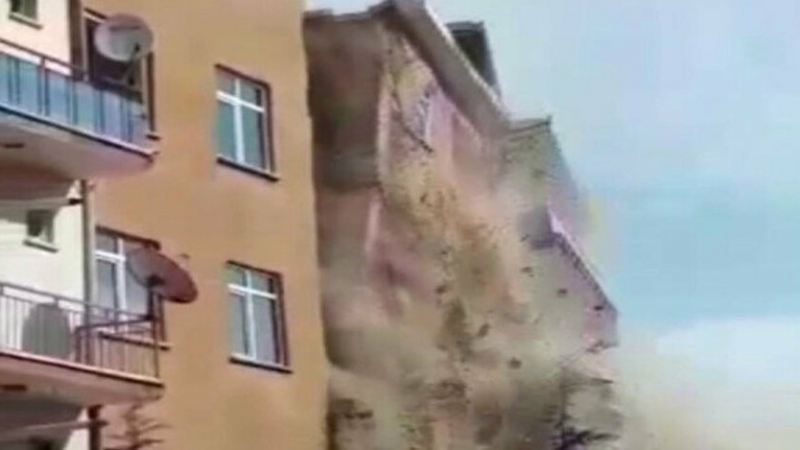 Силният трус в Турция срути 6-етажна сграда ВИДЕО 