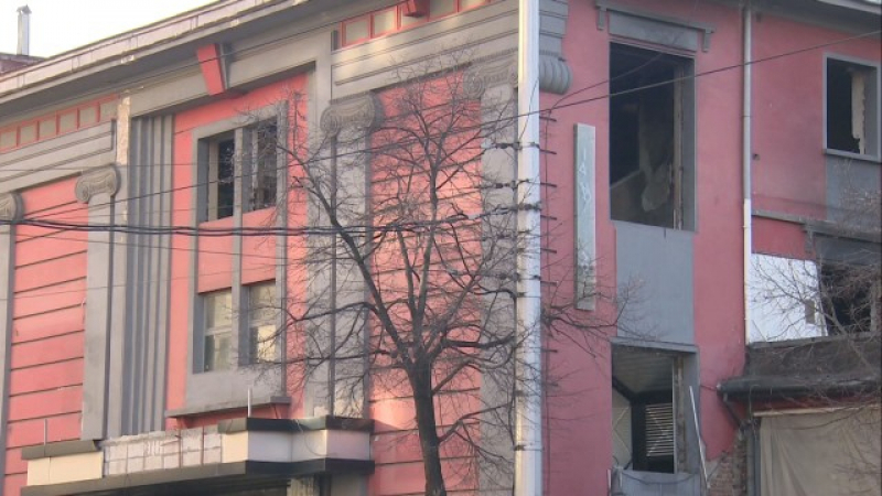 Пожарната в София на крак заради черен дим