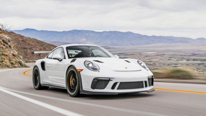 Porsche с тийзър, с който развълнува феновете на марката ВИДЕО