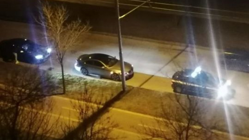 Хлапаци с лъскави коли си спретнаха опасно забавление в Пловдив и съжалиха жестоко СНИМКИ