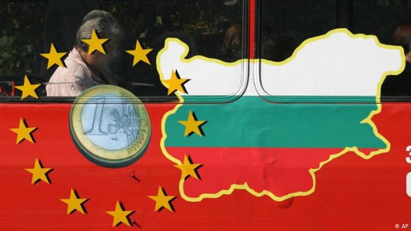 Наш икономист потвърди мрачния сценарий на Стив Ханке за еврото и България