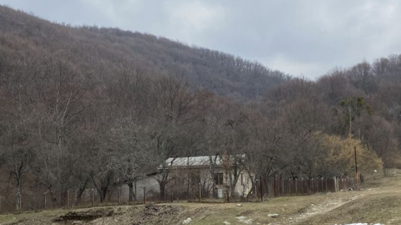 Първи СНИМКИ от лобното място на баща и син, замръзнали в Балкана