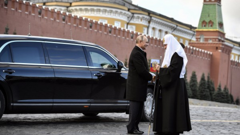 Много скъпи и бронирани: Ето с какви коли пътува руският патриарх 