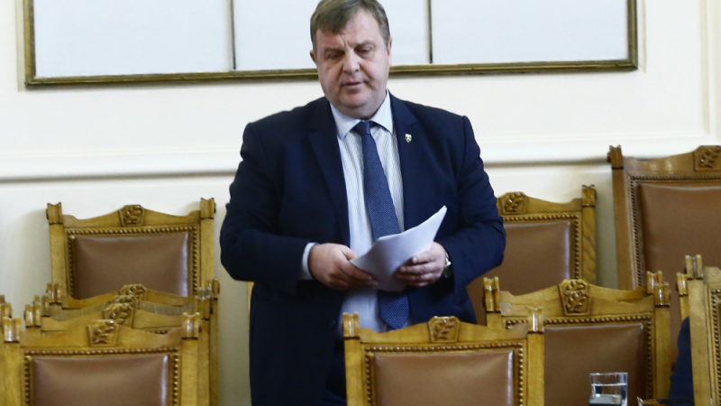 Каракачанов проговори за напрежението по високите етажи на властта
