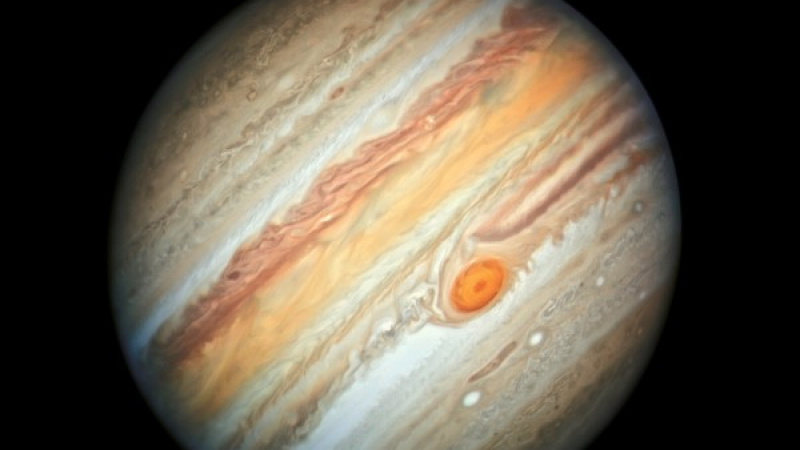 Сондата "Джуно" с невероятно откритие на Юпитер