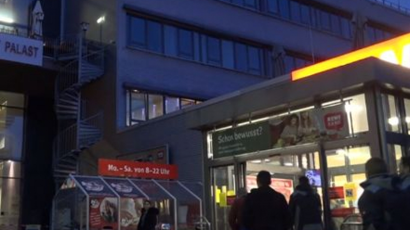 Неизвестни нападнаха бар в Щутгарт СНИМКИ