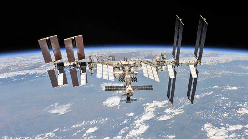 ВКС на Русия следят от 12 години чантата на US астронавтка, изгубена в космоса