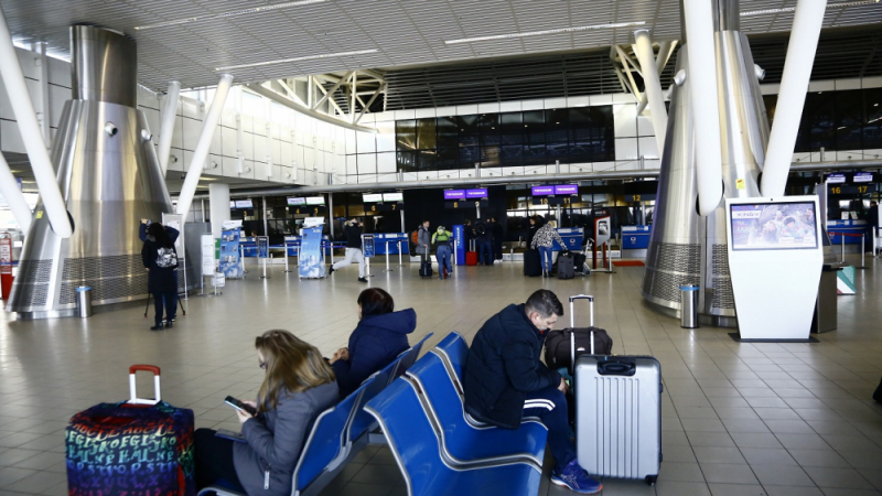 Условие за отрицателен PCR  блокира с часове пътници за Швейцария на летище София