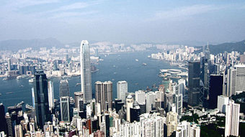 В Хонконг откачиха: Ще дава по 10 хиляди долара на всеки възрастен, за да... 