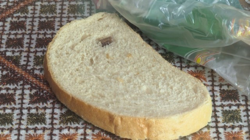 Шок в Сливен: 13-годишно дете едва не се задави с парче дърво в хляба си СНИМКИ 