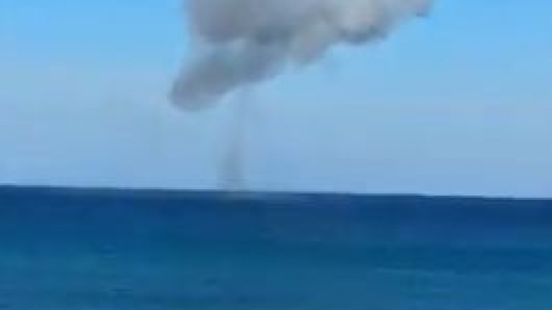 Самолет на испанските ВВС падна в морето ВИДЕО