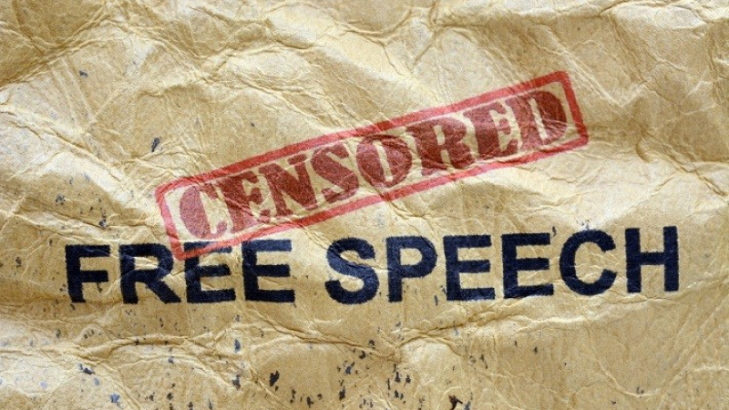 Войната срещу пресата: Защо онлайн сайтовете на подсъдими бизнесмени скочиха на хартиените издания