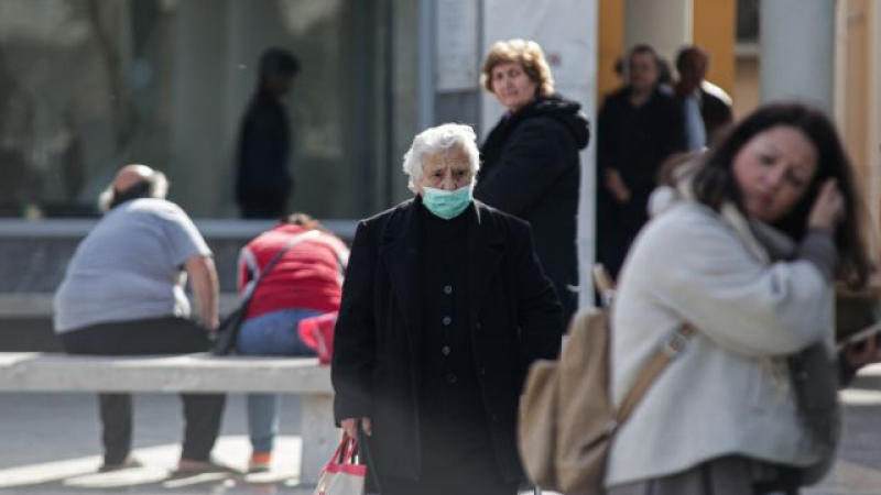 Паниката в Гърция ескалира, още една млада жена с коронавирус