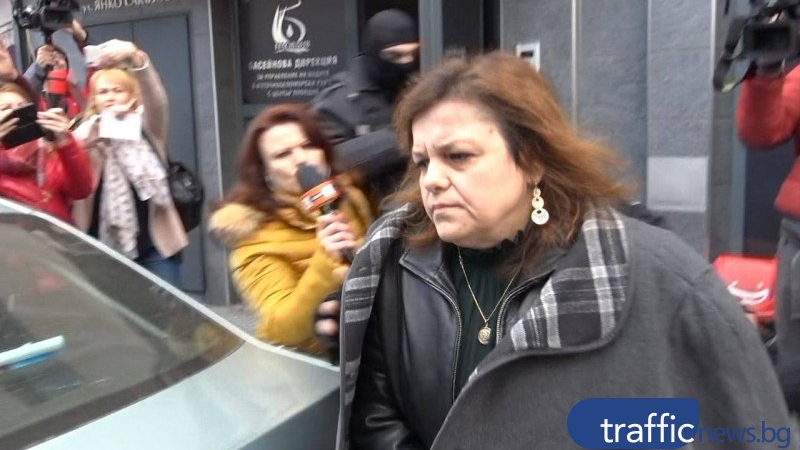 Шефката на Басейнова дирекция-Пловдив броила 5 бона да се прибере вкъщи, пак я арестуваха 