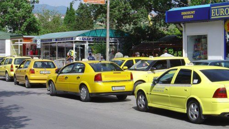 Такситата в Банско удариха в земята софийските! Тарифите им в пъти по-високи