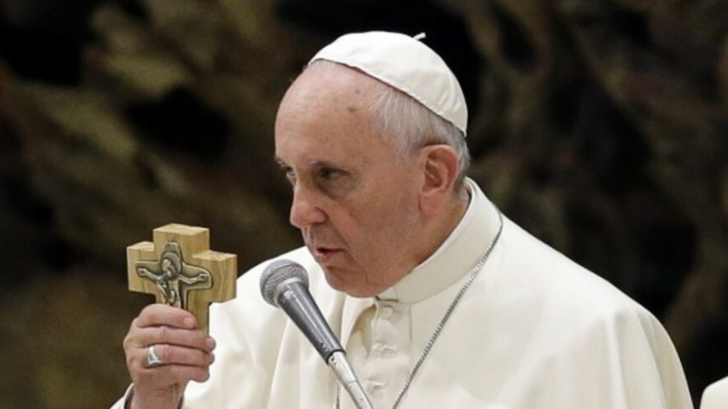 Още объркващи новини около болния папа Франциск 