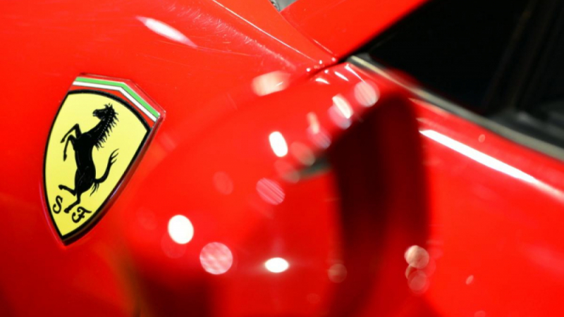 Жертва на тунинга: Единствен по рода си джип Ferrari СНИМКИ