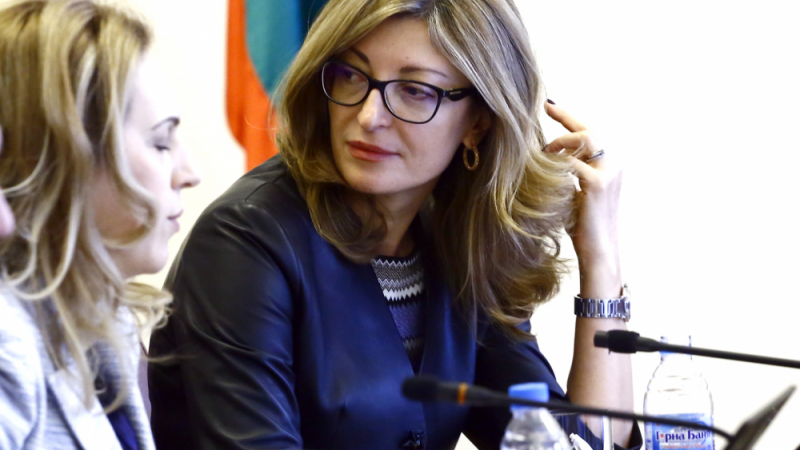 Министър Захариева с важни новини за българите в чужбина 