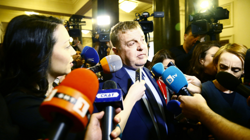 Каракачанов: Към днешна дата няма намерение за оставка на правителството 