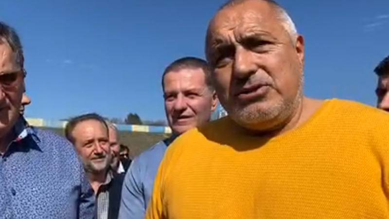 Борисов посети футболен мач, нахока мед. сестрите и каза за бежанците ВИДЕО