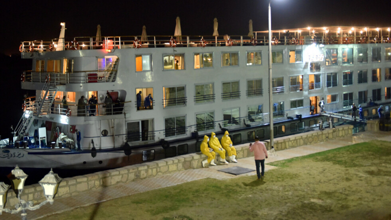 Евакуираха круизен кораб край Египет заради коронавируса 