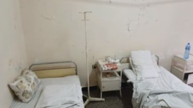 Мрежата прегря от ВИДЕО на млад мъж под карантина в болницата в Бяла Слатина