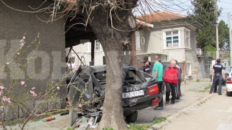 Пиян пишлигар се вряза в къща с мерцедеса на баща си СНИМКА