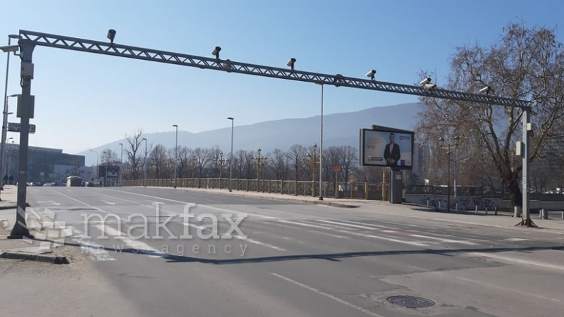 Коронавирусът опразни улиците на Скопие СНИМКИ