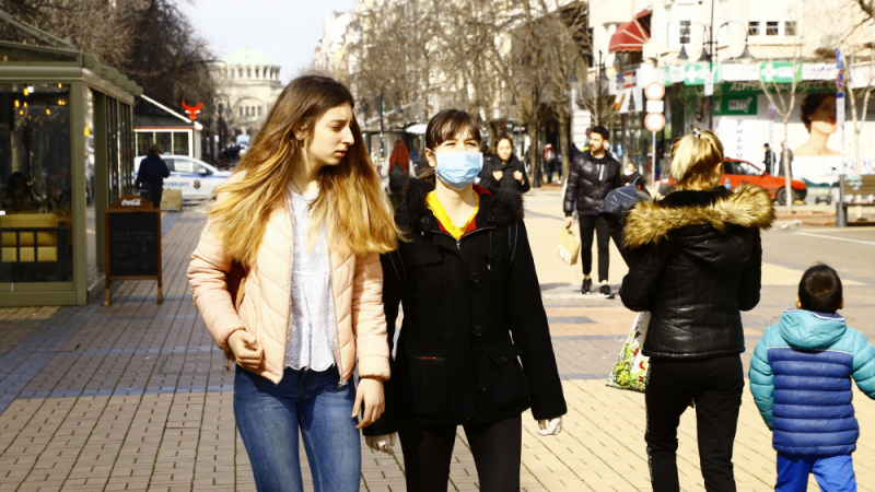 Фоторепортаж в БЛИЦ: Ето какво се случва в София при извънредното положение