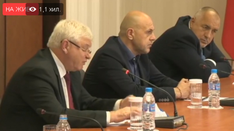 Вицепремиерът Дончев: Обмисля се строга карантина за пенсионерите заради епидемията от COVID-19