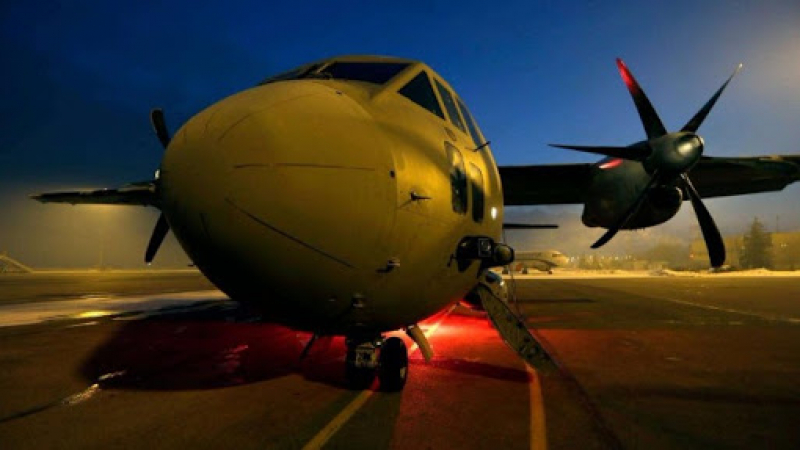 Военен самолет "Спартан" евакуира българи от чужбина, чака ги карантина