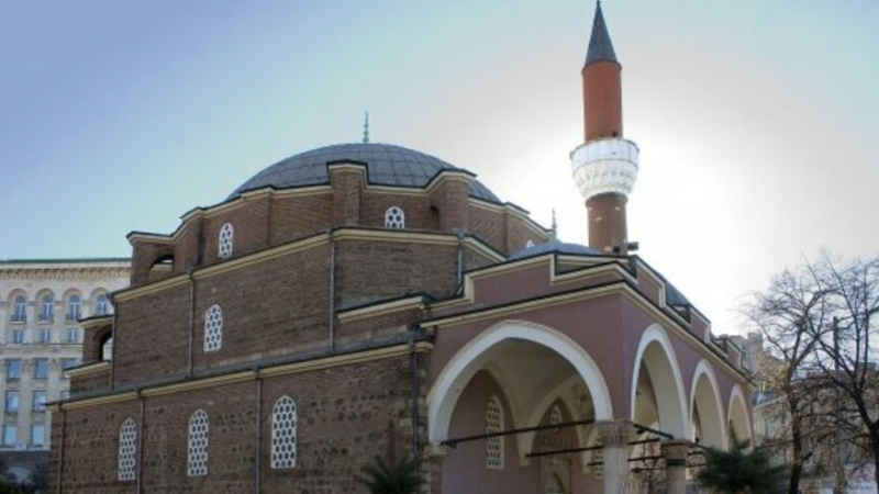 Турция затваря джамиите заради COVID-19