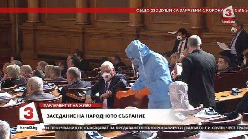 Марешки: Само в Столипиново и в парламента не се спазва карантината СНИМКА