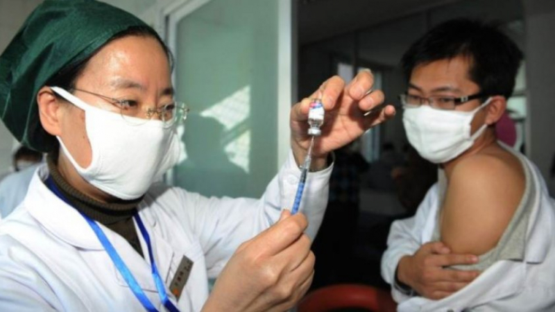 Пробив: Китай сложи първата ваксина срещу COVID-19