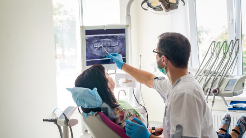 Зъболекарите предлагат да обслужват само неотложни пациенти