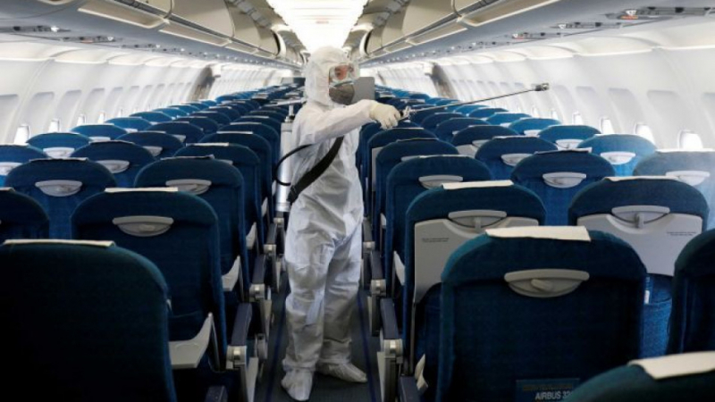 Ето как дезинфектират самолетите по време на епидемията