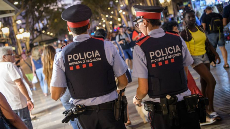Испански полицаи изненадаха всички по време на карантината ВИДЕО