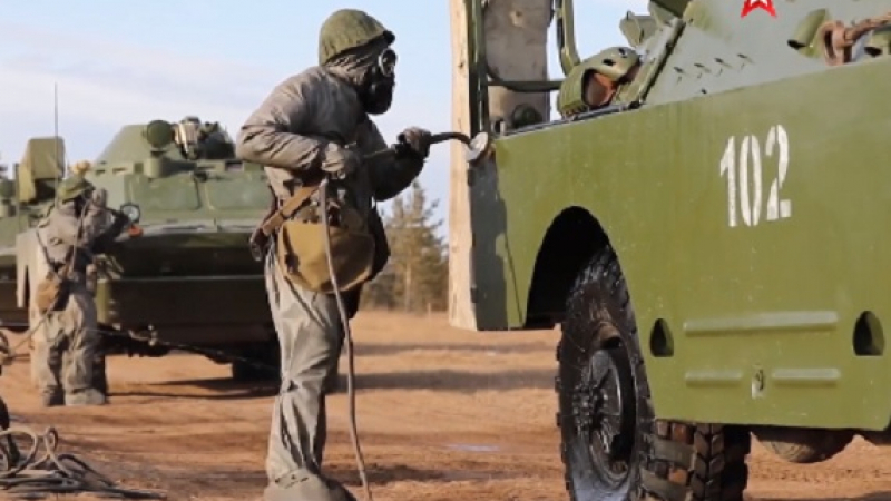 Зрелищно ВИДЕО: Руски военни тренират ликвидиране на коронавируса 