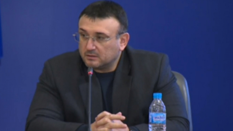 Министър Маринов обяви колко много българи вече са под карантина