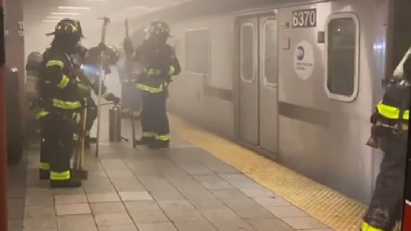 Голям пожар в метрото в Ню Йорк, най-малко един е загинал ВИДЕО