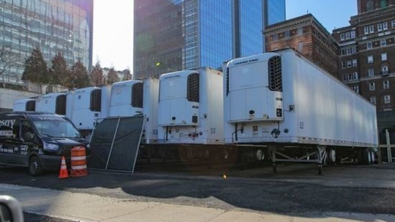 В Ню Йорк е страшно: Докараха хладилни камиони за труповете на жертвите на COVID-19 ВИДЕО 