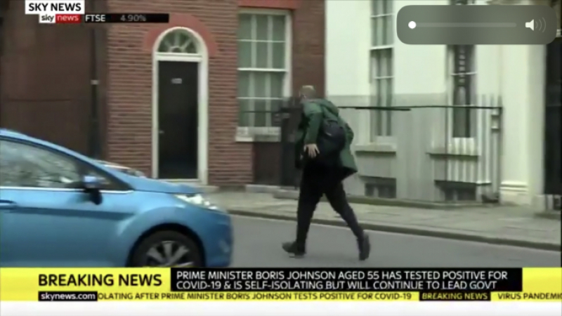 Стадният имунитет: Главният съветник на Борис Джонсън е засечен да бяга от Даунинг стрийт, след теста на премиера за коронавирус
