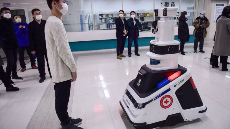 Как роботите надвиха COVID-19 в Китай 