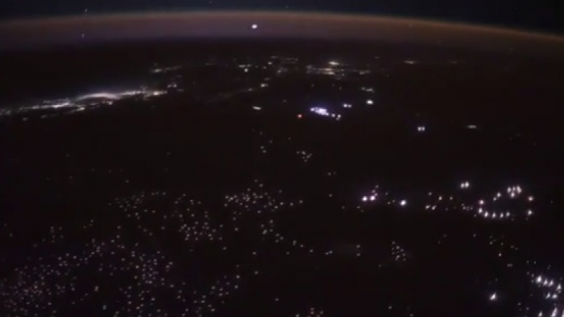 NASA показа уникално ВИДЕО на Земята през нощта 